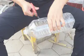 夏至时节，大叔用废弃饮料瓶3分钟自制捕鱼器，简单易学效果奇好视频封面