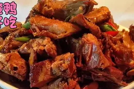 腊鸭好吃做法，远见熏制一个月风干鸭做了一大盘香视频封面