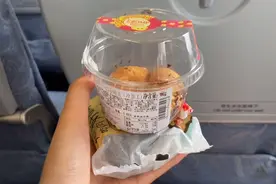 去呼和浩特的飞机上，现在提供什么餐食呢？来看看吧～视频封面