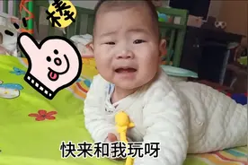 家有二宝儿:四个半月宝宝抓握能力很棒，也能快速翻身 很厉害吧视频封面