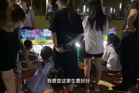 郑州公园免费摆摊，听说赚不少钱，全民小商贩，地摊经济真的来了视频封面