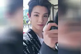 【Justin黄明昊】女友视角 你不要拍我，我会害羞的视频封面