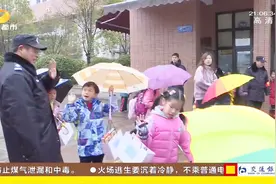 应对低温雨雪冰冻天气，长沙部分区县学校提前放假，为孩子保驾护航视频封面