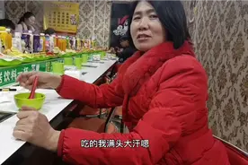 羊肉十五元送一杯饮料老板为啥不给我们饮料？知道真相后我笑了！