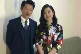 39岁玲花丈夫曝光，原来是他！网友：难怪凤凰传奇做不了夫妻！视频封面