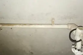 上门修水管漏水，收费35块钱，大姐只想给20块视频封面