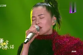 谭维维完美演绎《秋意浓》MV太美了，唱出女人隐忍下的坚强视频封面