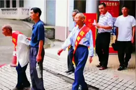 原广东茂名64军老兵赴广西桂平缅怀英烈