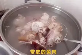 兔子肉带皮吃才更筋道有嚼劲，太好吃了