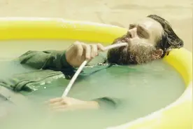 地球上只剩最后一个男人，病毒爆发世界末日，他每天生活好幸福！视频封面