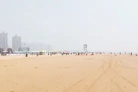 自驾穷游一个半月，来到青岛黄岛区金沙滩海滨视频封面