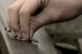 我的孩子我的家：小孩把钉子放在轨道上，压成刀片，却能换馒头。视频封面