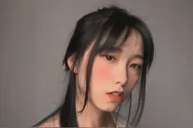 女孩子对自己能有多狠，养了十多年的头发说剪就剪，自己在家剪发视频封面