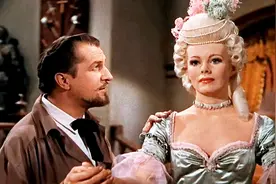 这些蜡像栩栩如生，教授视它们如家人，可惜大火烧毁了他的全部视频封面