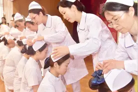 为何医院老护士身影逐渐“消失”，剩下年轻貌美，她们技术过关吗视频封面