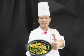 费师傅教你豇豆炒茄子的的正确做法，堪称下饭神菜，吃完还想吃