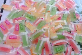 传说中的“谈恋爱果冻糖”，10块钱80个，吃了真的能恋爱吗？