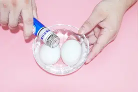 把鸭蛋放入白酒里面泡一泡，原来这么厉害，要是早点知道就好了视频封面