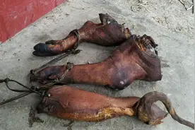 贵州人家家都准备有的腊猪脚，看着很脏，但做出来是一道美味