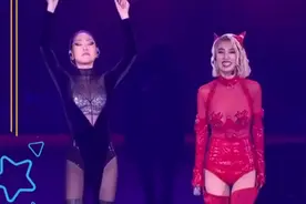 蔡依林演唱会太劲爆了把小s吻花了脸，好尴尬视频封面