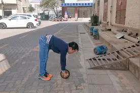 腹肌轮教学，每天3组60个跪姿推，快速消除啤酒肚视频封面