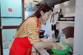 90后夫妻：小媳妇太单纯，每天做好饭等老公回家，一杯奶茶笑开花视频封面