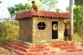 原始的土坯房原来是这么建造的，这两农村兄弟太有才了
