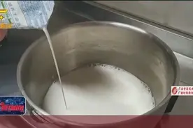 牛奶煮沸后营养价值会降低？是真的吗？视频封面
