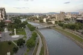 航拍北马其顿首都斯科普里，位于贝尔格莱德和雅典两城市中间位置
