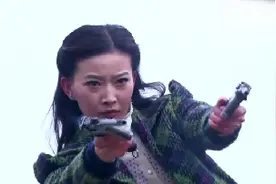 影视:穿裙子高跟鞋的女八路居然会飞檐走壁双枪杀鬼子，真霸气视频封面