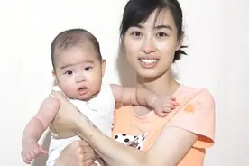 农村静静给婆婆装空调，1小时装好能睡吗？打地铺也得睡空调屋！