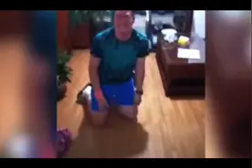 男生高考考出最好成绩喜极而泣！这才是该有的青春！