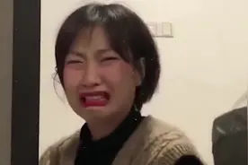 女生哭的时候千万不要照镜子！！！因为，你会哭的更惨，，，