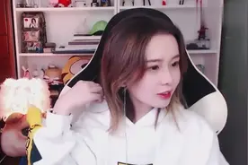 轩墨宝宝直播和女友秀恩爱,虽然看不见脸,但是声音好软萌啊！视频封面