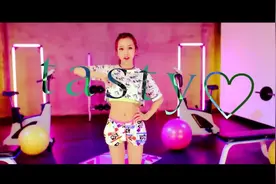 板野友美（OMG）；我喜欢为数不多的日本歌舞作品之一