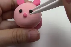 轻黏土教学，教你捏一只可爱的小熊維尼和豬仔