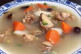厨师长教你年夜饭炖鸡汤的家常做法，步骤详细，汤鲜味浓老少皆宜视频封面