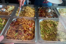 来珠海找工作，在格力宿舍底下吃快餐，一份花了11元！视频封面