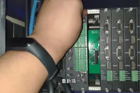 监控电视墙不显示，拔插了一下就好了，业主说没换件免费维修算了视频封面