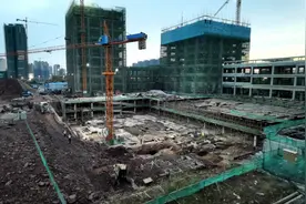 玉林目前在建第一高楼，玉商大厦，总高度171米，目前已经第10层视频封面