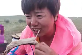 牛羊肉美食：手扒羊排，肥瘦相间，入口即化，吃肉我只服我玲姐！视频封面