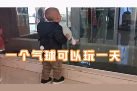 在商场玩气球是一种什么的体验？视频封面