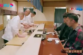 谢霆锋日语交流无障碍，周杰伦一旁认真听，大厨太令人敬佩了！视频封面