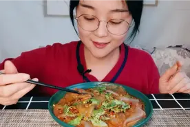 麻酱拌粉皮，第一次吃圆的粉皮，这么一拌味道不错视频封面