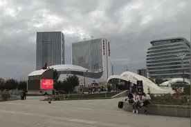 乌鲁木齐经济和城市面积比兰州强，为啥前者三线后者却是二线城市视频封面