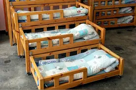 新疆生产建设兵团5团幼儿园，学费住宿伙食费全免费，被褥也免费视频封面