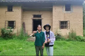 深山废弃30年的老房子，花1000块买下来，用来养牛到底值不值视频封面