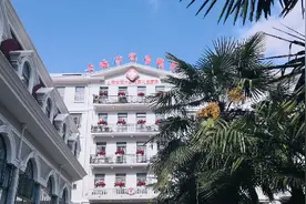 去上海市儿童医院给儿子看眼睛散光，挂一个专家号，看专家说咋治