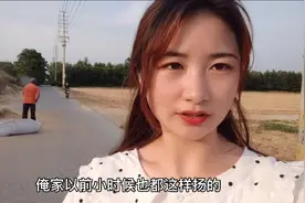 河南农村碰到庄稼人扬麦，最原始的丰收方式，你还记得吗？