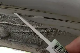 花小钱办大事，车身小划痕，阿新使用补漆笔轻松修补。视频封面